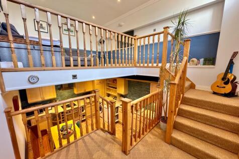 Galleried landing
