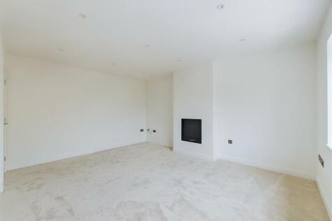 CAM02541G0-PR0312-STILL004.jpg