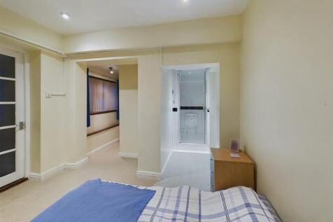 CAM02541G0-PR0361-STILL020.jpg