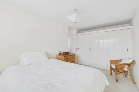 CAM02541G0-PR0417-STILL015.jpg