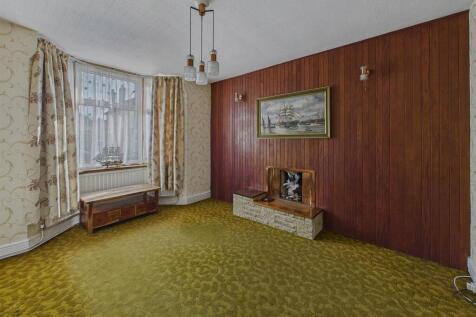 CAM02541G0-PR0416-STILL004.jpg