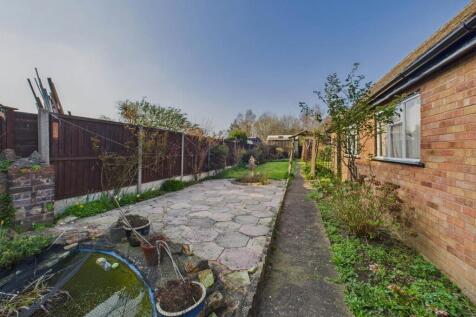 CAM02541G0-PR0416-STILL015.jpg