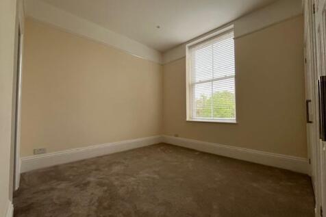 Main bedroom (2).jpg