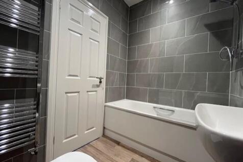 Ensuite bathroom.jpg
