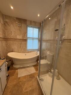 Main bathroom.jpg