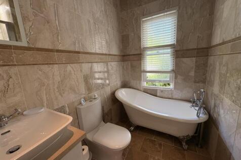 Ensuite shower room.jpg