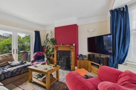 CAM02541G0-PR0442-STILL013.jpg