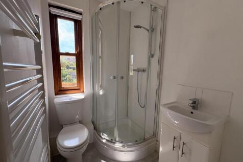 Ensuite shower room.jpg