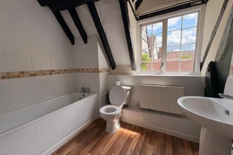 Upstairs bathroom.JPG