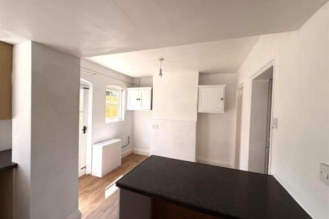 Kitchen...jpg