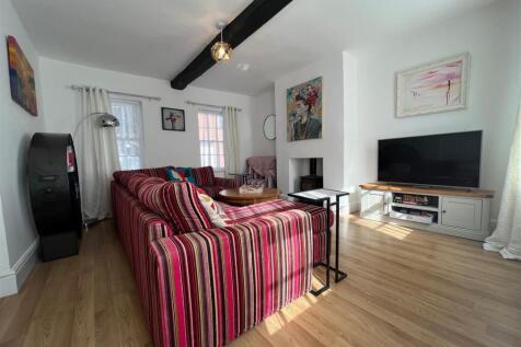 Lounge 11072025.jpg