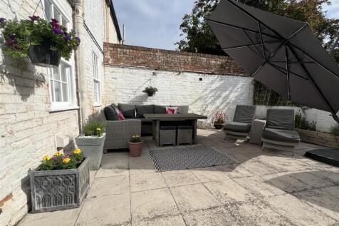 Rear patio garden 11072025.jpg
