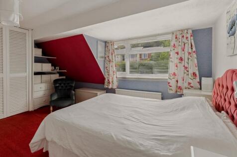 CAM02541G0-PR0494-STILL017.jpg