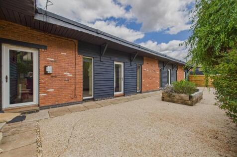 Rear courtyard.....jpg
