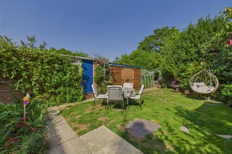 CAM02541G0-PR0535-STILL019.jpg