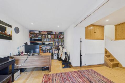 CAM03972G0-PR0123-STILL015.jpg