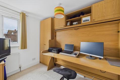CAM03972G0-PR0127-STILL017.jpg