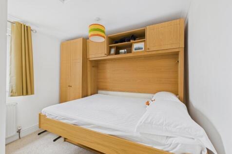 CAM03972G0-PR0127-STILL013.jpg