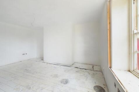 CAM02541G0-PR0288-STILL009.jpg