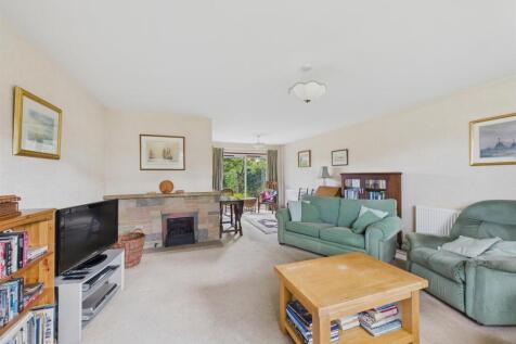 CAM03972G0-PR0122-STILL014.jpg
