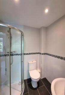 Ensuite shower room.jpg