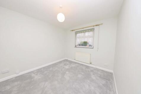 8 Hillview Close ...