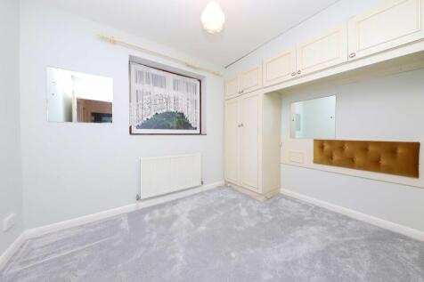 8 Hillview Close ...