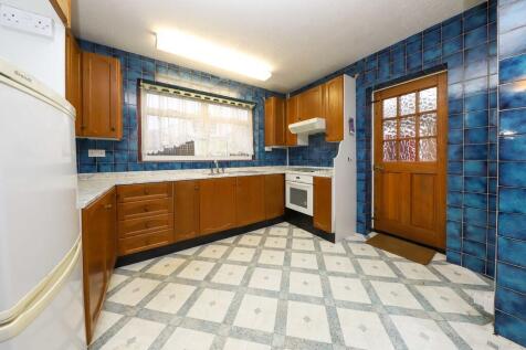 8 Hillview Close ...