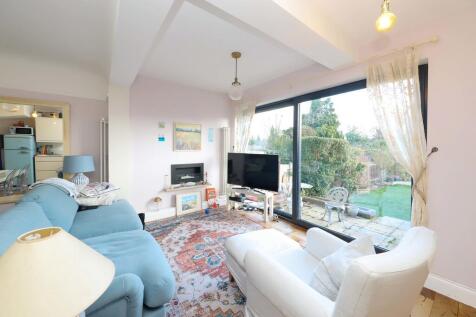 11 Tudor Close (9...
