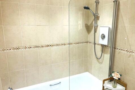 Family bathroom 2
