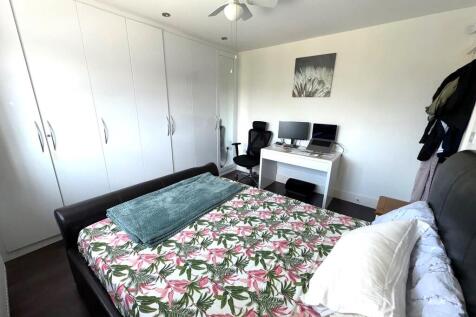 11BoleynDriveBed