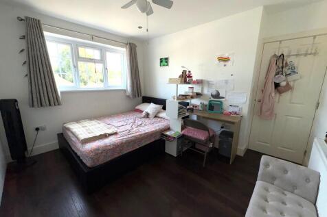 11BoleynDriveBed1