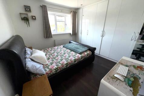 11BoleynDriveBed2
