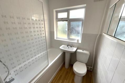 32IvyCloseBath3