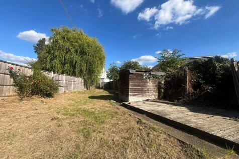 32IvyCloseGarden2