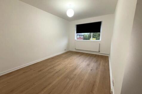 8ChessingtonBed1