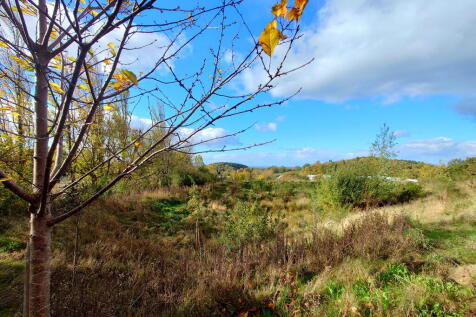 Nearby road outlo...