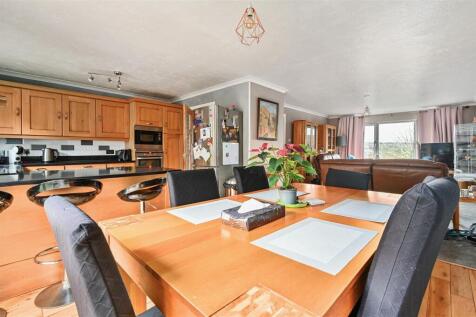 2 New Barn Close, Portslade, BN41 (14).jpg