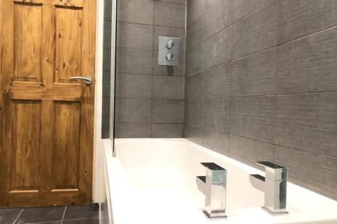 72 TR Bath 2.jpg