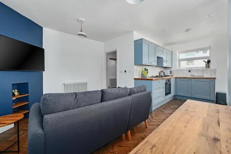 Applesham Way BN41 (10).jpg