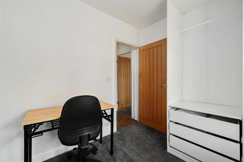 Applesham Way BN41 (6).jpg