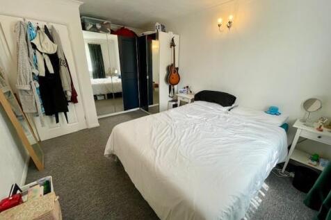 Bedroom b.jpg