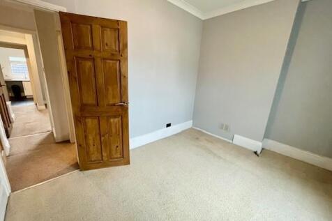 Bedroom b.jpg