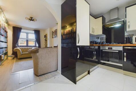 Lounge and Breakfast Kitchen