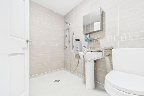 En-suite (Bedroom Four)