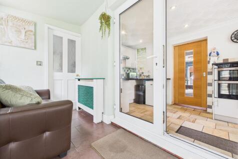 Garden Room into Kitchen