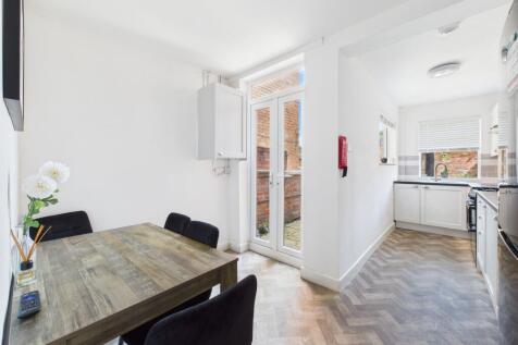 Dining/Kitchen