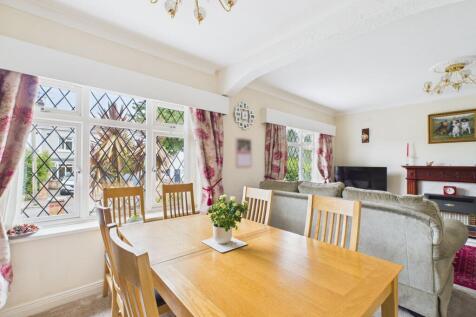 Dining Area/Lounge