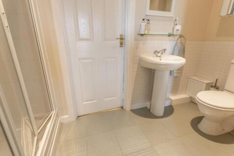 Jack and Jill En-suite