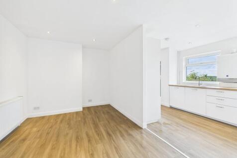 Dining Room through to Kitchen